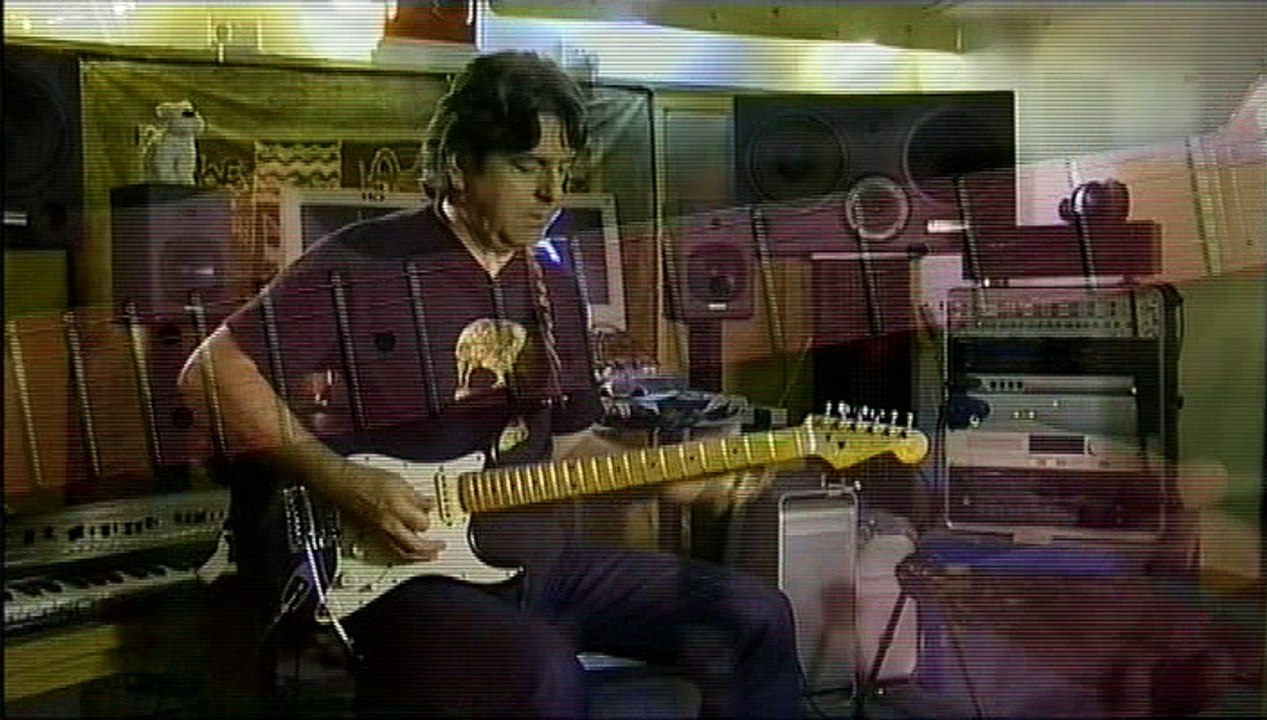 How Tommy Iommi, of Black Sabbath played (In English)