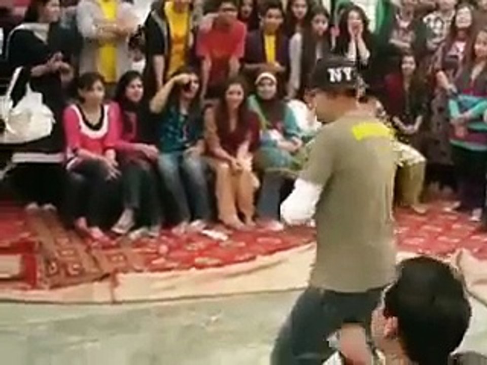 Pakistani Can Dance Awsome -).