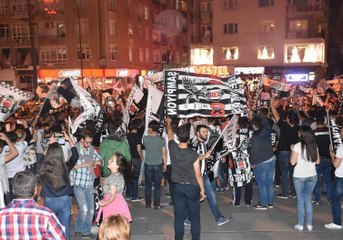 Beşiktaşlılar şampiyonluğu böyle kutladı
