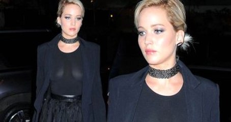 Jennifer Lawrence, Flaşlar Patlayınca Elbisesinin Azizliğine Uğradı