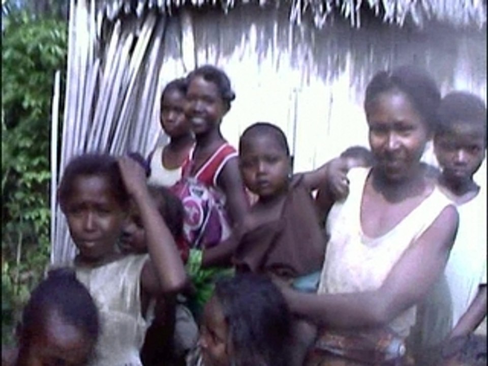 la découverte du puits terminé par la population