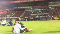 Turchia: i tifosi bruciano lo stadio!