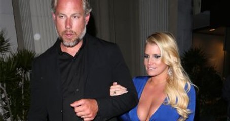 Jessica Simpson, Giydiği Cüretkar Elbisesiyle Yürek Hoplattı