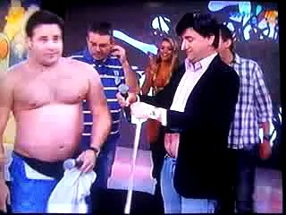 PÂNICO NA TV - MEDINDO A CINTURINHA DO zECA (VESGO) 19/12/2011 VENCE O QUADRO