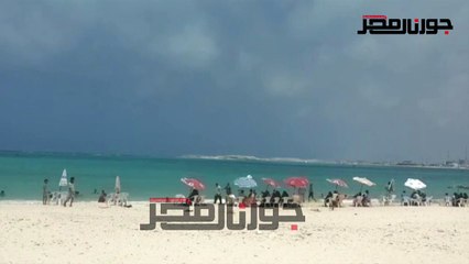 إقبال أهالي ومصطافي مطروح على الشواطئ هربًا من الحر