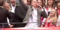 Franck Ribery chante "Aux Champs-Elysées" devant des milliers de supporters (vidéo)