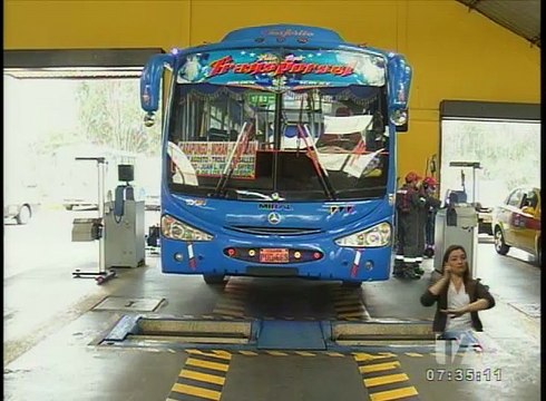 Vehículos de transporte público se someterán solo una vez al año a revisión técnica