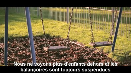 Il est trop occupé sur son smartphone et ne se rend pas compte de ce qu'il est en train de rater!