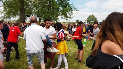 Un concours de "porté de filles" à Bourg-Saint-Bernard