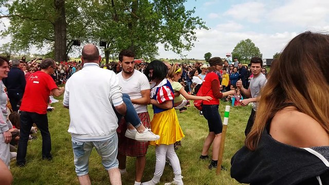 Un concours de porté de filles à Bourg-Saint-Bernard