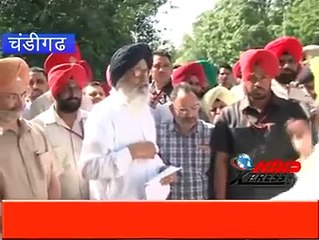 Badal meet AAP leaders