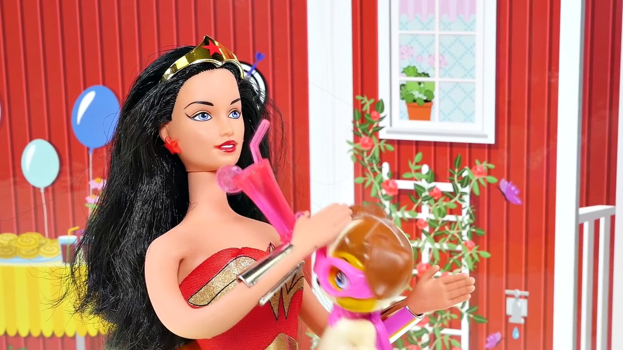 HARLEY QUINN Visits Dr. Ariel After Pranking WONDER WOMAN _ Barbie Superhero Episodes