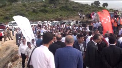 12 Metrekarelik Türk Bayrağı Göndere Çekildi