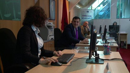 Nuk lëviz paga reale në shtet - Top Channel Albania - News - Lajme