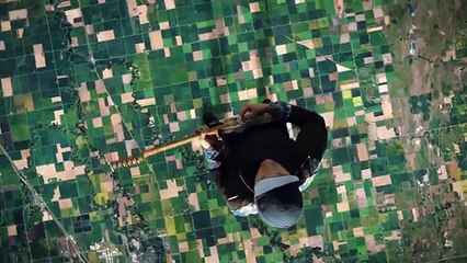 Coldplay estrenó el videoclip de 'Up&Up' cargado de surrealismo