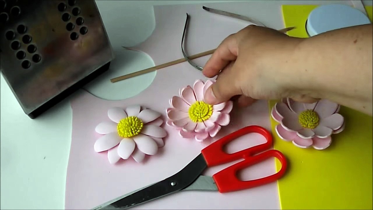 Como fazer flores em EVA