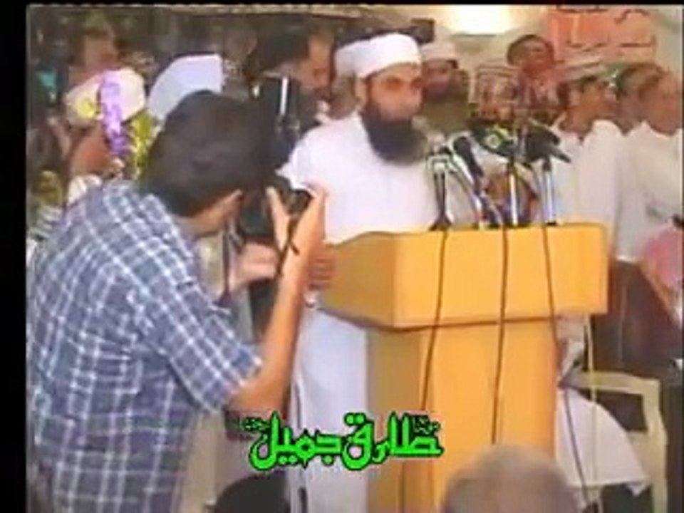 Maulana Tariq Jameel in front of Sheikh Abdul Rahman Al Sudais Urdu