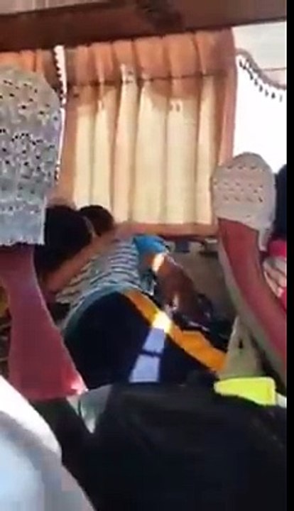 Anak SMP berbuat Mesum Di Dalam Bis