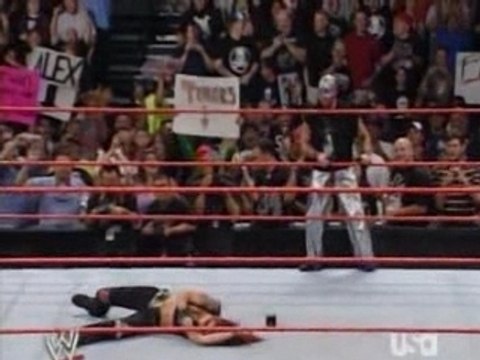 018 WWE 24-10-05 Rey Misterio Hits The 619 On Lita