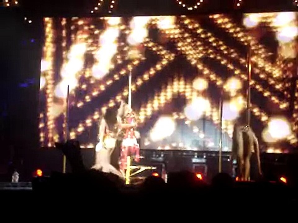 Christina Aguilera Dirrty live in Prague 17 Dec. 2006