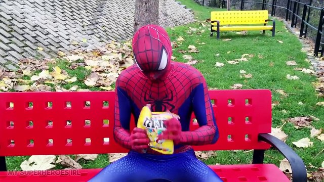 Spiderman vs Venom, Frozen Elsa, Pink Spidergirl Bowling Party! Funny Superhero In Real Life