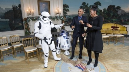 Star Wars Day : les Obama s'éclatent avec des stormtroopers et R2D2 !