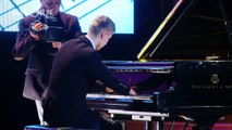 Pianista que toca sem mãos/The pianist plays no hands