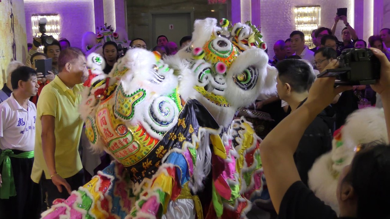 Human Mobile Stage 106B. 2016 (55th) Anniversary Chau Biu Banquet P1, Lion Dance Kung Fu