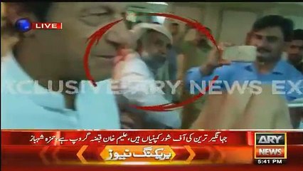 Watch What Asif Zardari Peer is Saying to Imran Khan Secretly