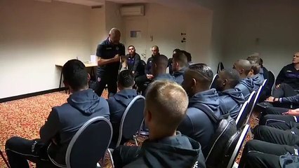 L'entraîneur de Toulouse motive ses joueurs en larmes avant une rencontre cruciale