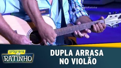 Dupla arrasa no violão