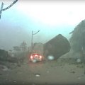 Um motorista taiwanês escapa de um desastre por pouco