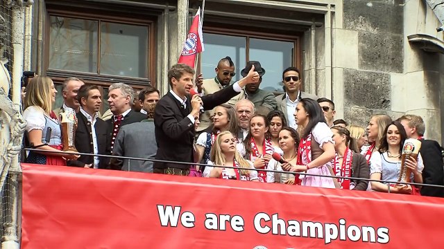 Franck Ribéry chante « Les Champs-Élysées »