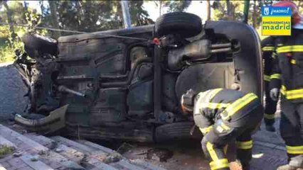 Una joven muere tras caer el coche en el que viajaba por unas escaleras