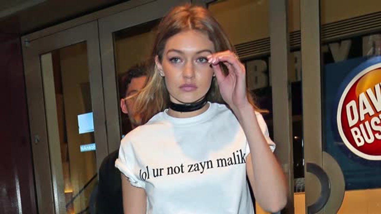 Gigi Hadid trägt ein "Lol Ur Not Zayn Malik" Shirt