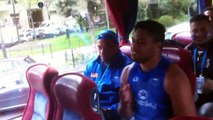 Les Samoa célèbrent leur victoire à Paris en chanson