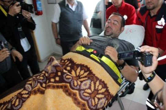 Ünlü Komedyen Ata Demirer Motor Kazası Geçirdi