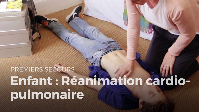 Réanimation cardio-pulmonaire chez un enfant. Croix Rouge/Croissant Rouge