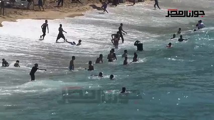 أجواء عائلية تسيطر على شواطئ الإسكندرية