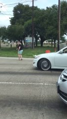 Un road rage entre 4 personnes dégénère en bagarre générale au Texas