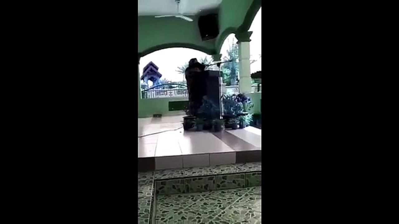 Shocking Video! Woman Suddenly Dies While Reciting Quranic Verses