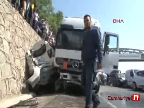 Sancaktepe'de TIR dehşeti: Ölü ve yaralılar var