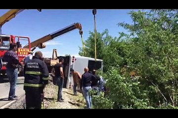 Öğrenci midibüsü devrildi: 1 ölü