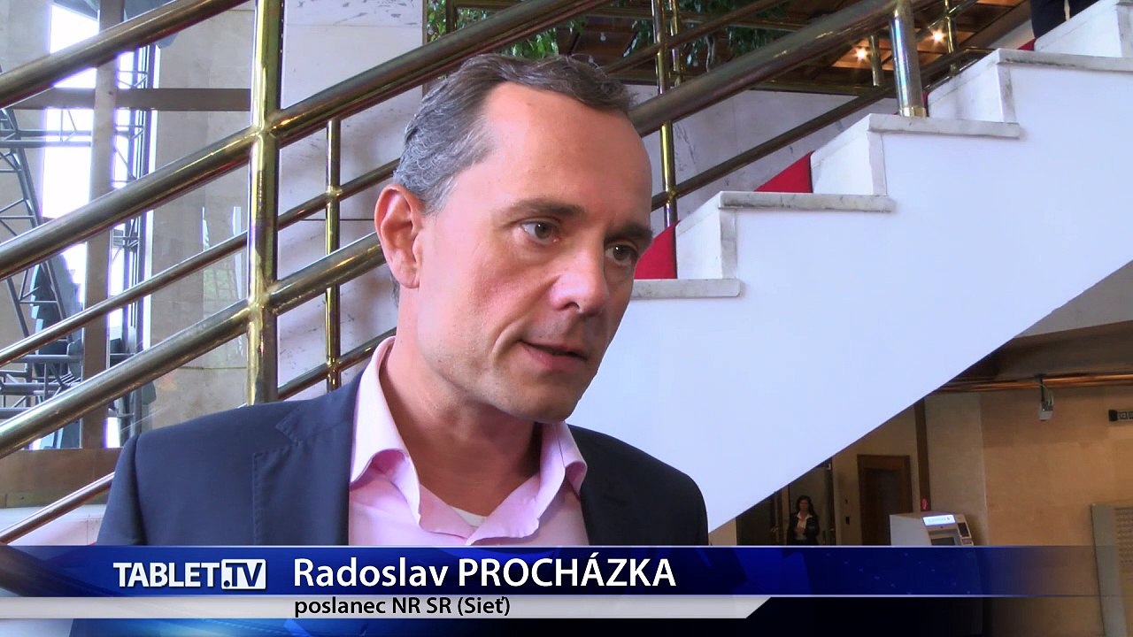 R. Procházka: Čakáme na podklady od ministerstiev, potom sa rozhodneme 