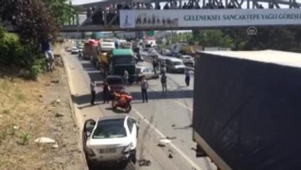 Sancaktepe'de Zincirleme Trafik Kazası