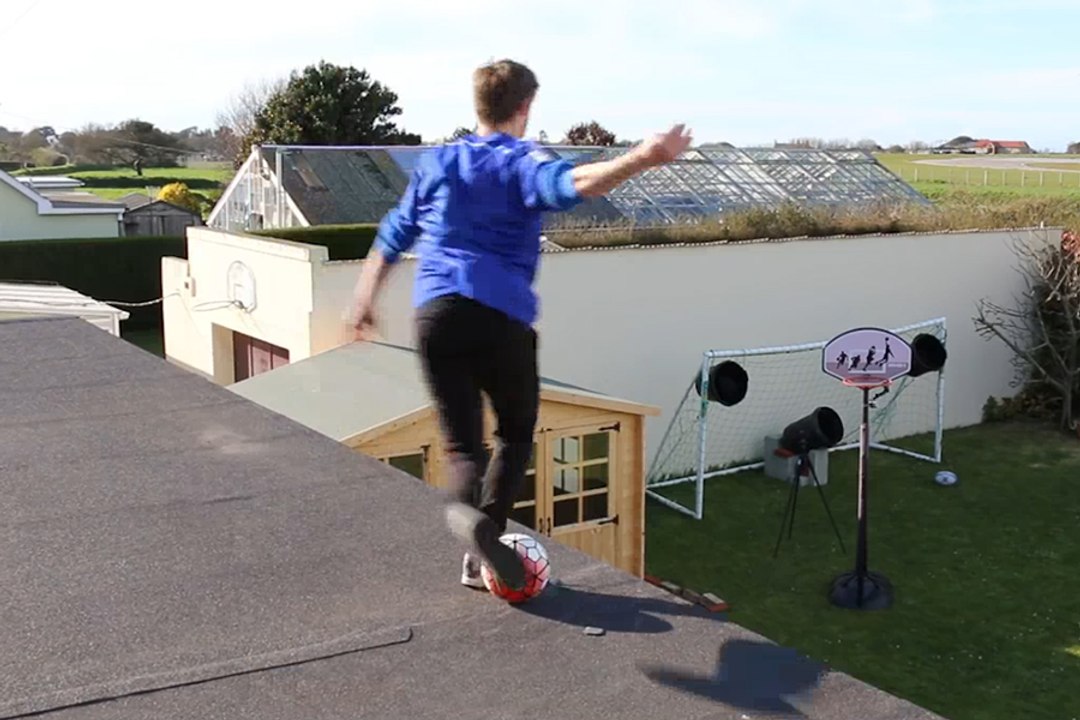 Zap Foot du 17 mai: foot et toiture ne font pas bon ménage, le Bayern relève le défi "Runningman challenge", un jeune joueur réalise l'enchaînement parfait etc.