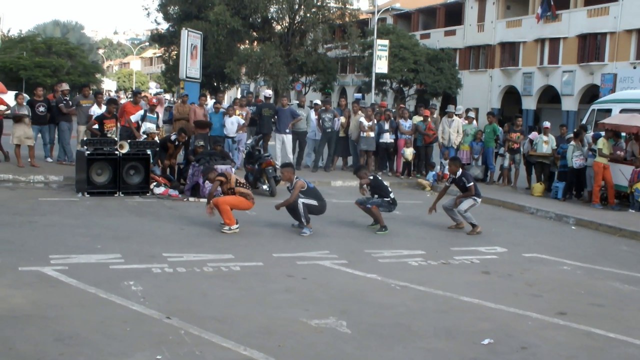 Instants T de danses kilakaky à Tananarive