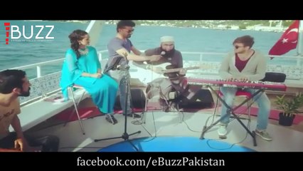 Junaid Jamshed playing guitar and singing live in Turkey