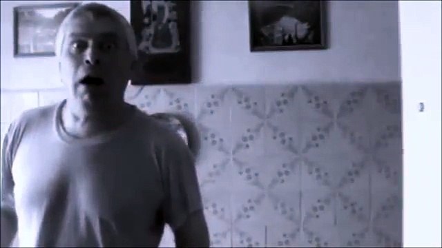 Прикол на кухне — Мужик спит в шкафу