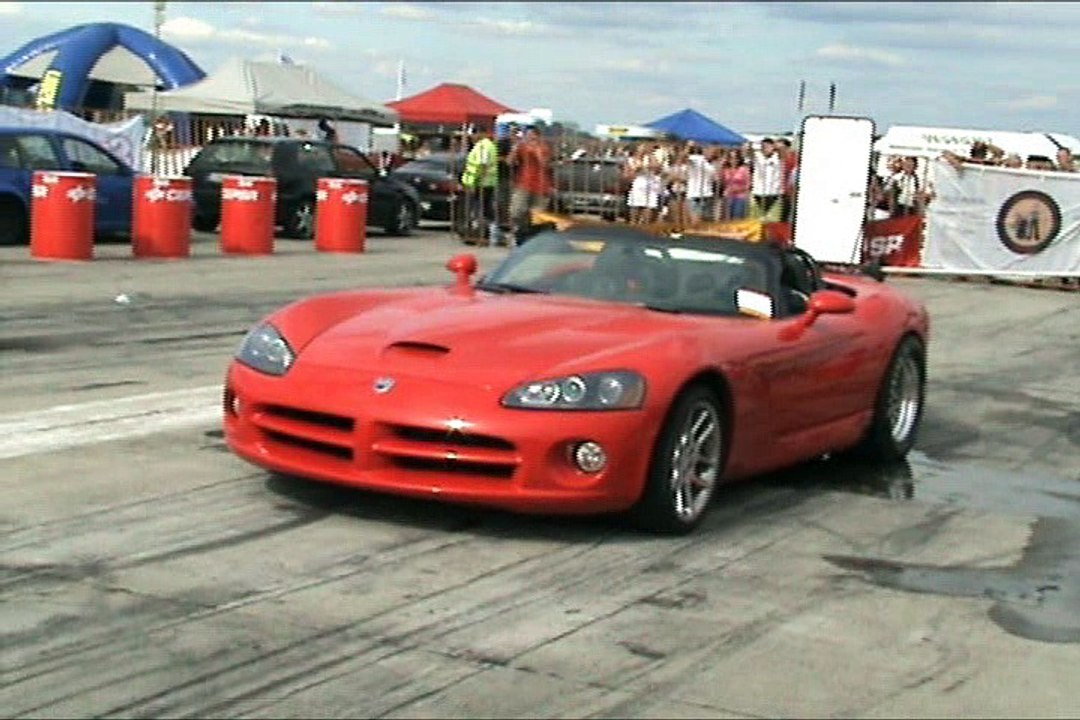 Dodge Viper Vs. BMW E30 Drag Race